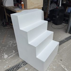 Display steps for tables or floor standing